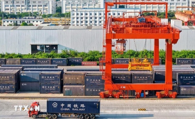 Hàng hóa được tập kết tại Cảng đường sắt quốc tế Nam Ninh Quảng Tây trước khi chuyển tiếp đến Việt Nam qua tàu liên vận Việt-Trung. (Ảnh: Công Tuyên/TTXVN)