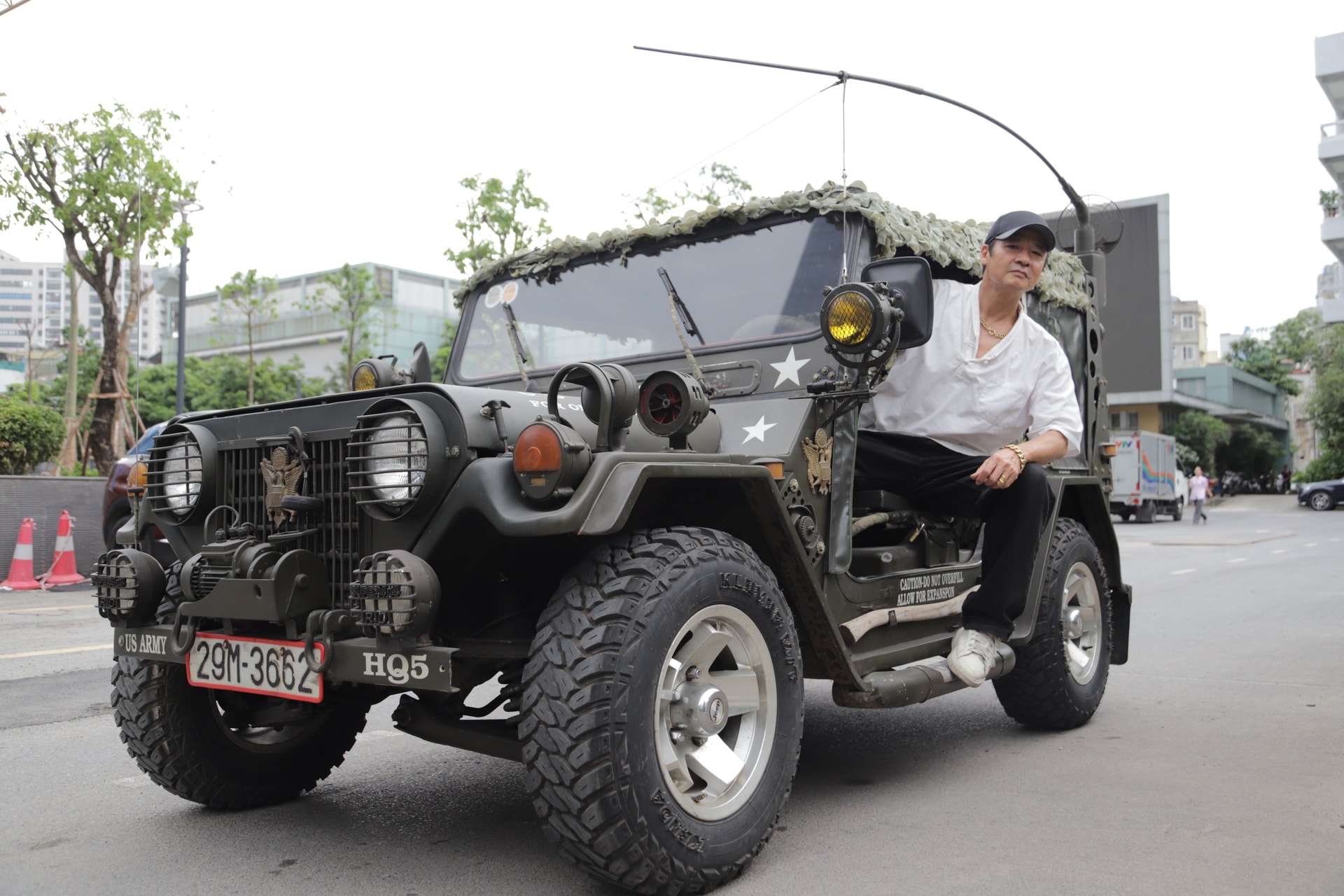 Chiếc xe jeep gắn liền hình ảnh ''Vua bãi rác''.