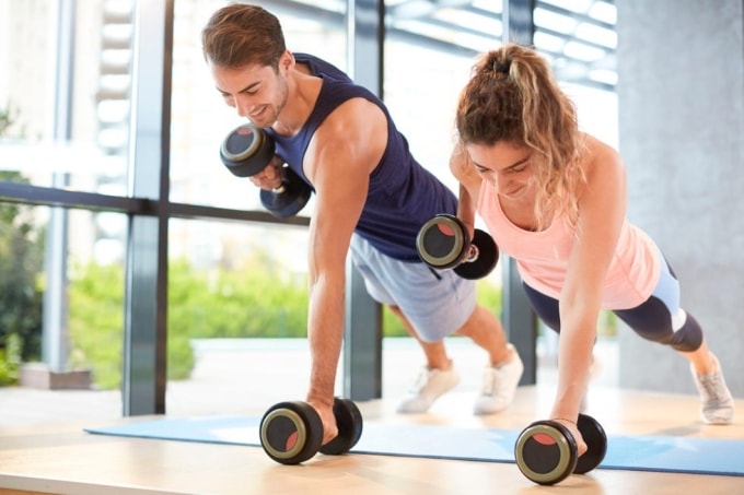 Tập luyện kháng lực giúp cải thiện tỷ trọng cơ bắp, tăng hiệu quả đốt mỡ.