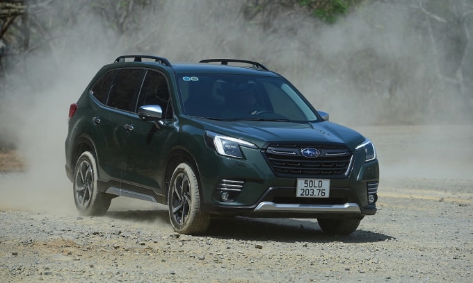 Mẫu Forester nhập Thái Lan lăn bánh ở TP HCM. Ành: Thanh Tùng