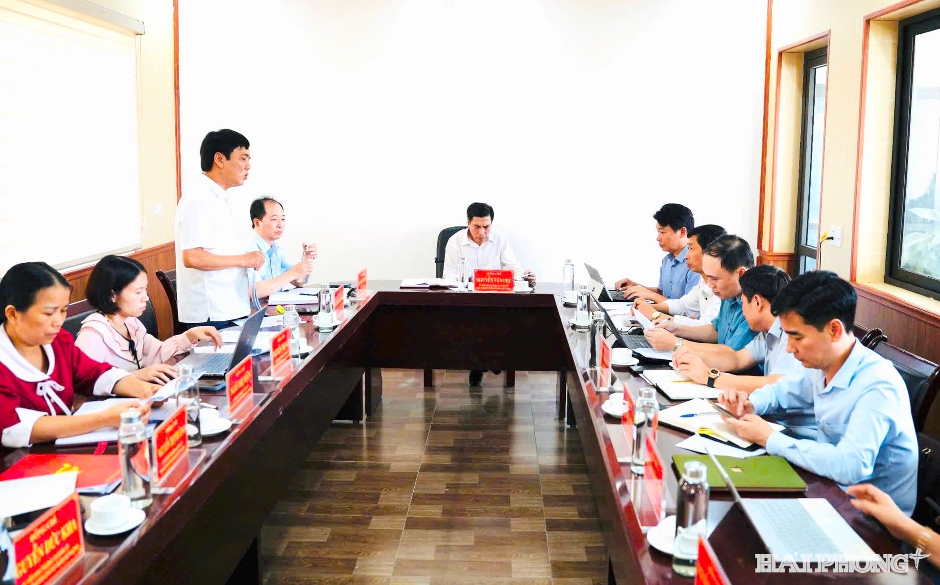 lam-viec.jpg