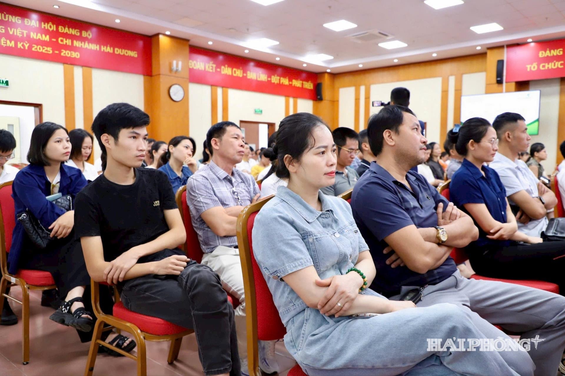 ngan-hang-dong-hanh-ho-kinh-doanh-1(1).jpg