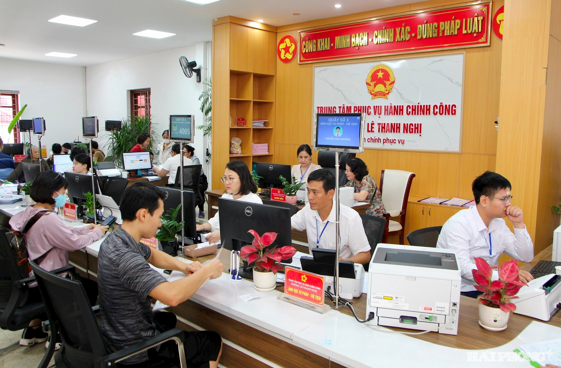 trung-tam-hanh-chinh-cong.jpg