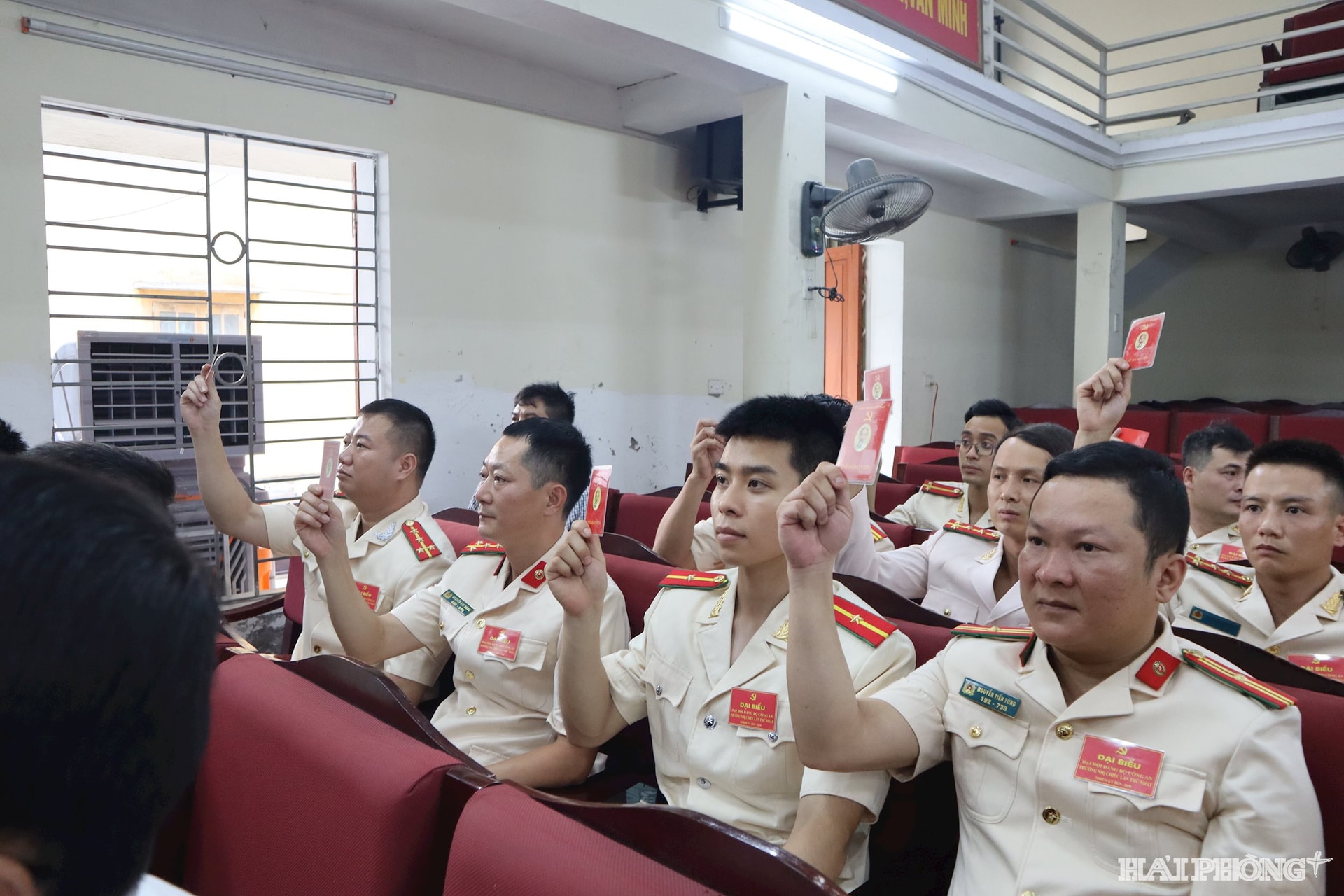 bieu-quyet.jpg