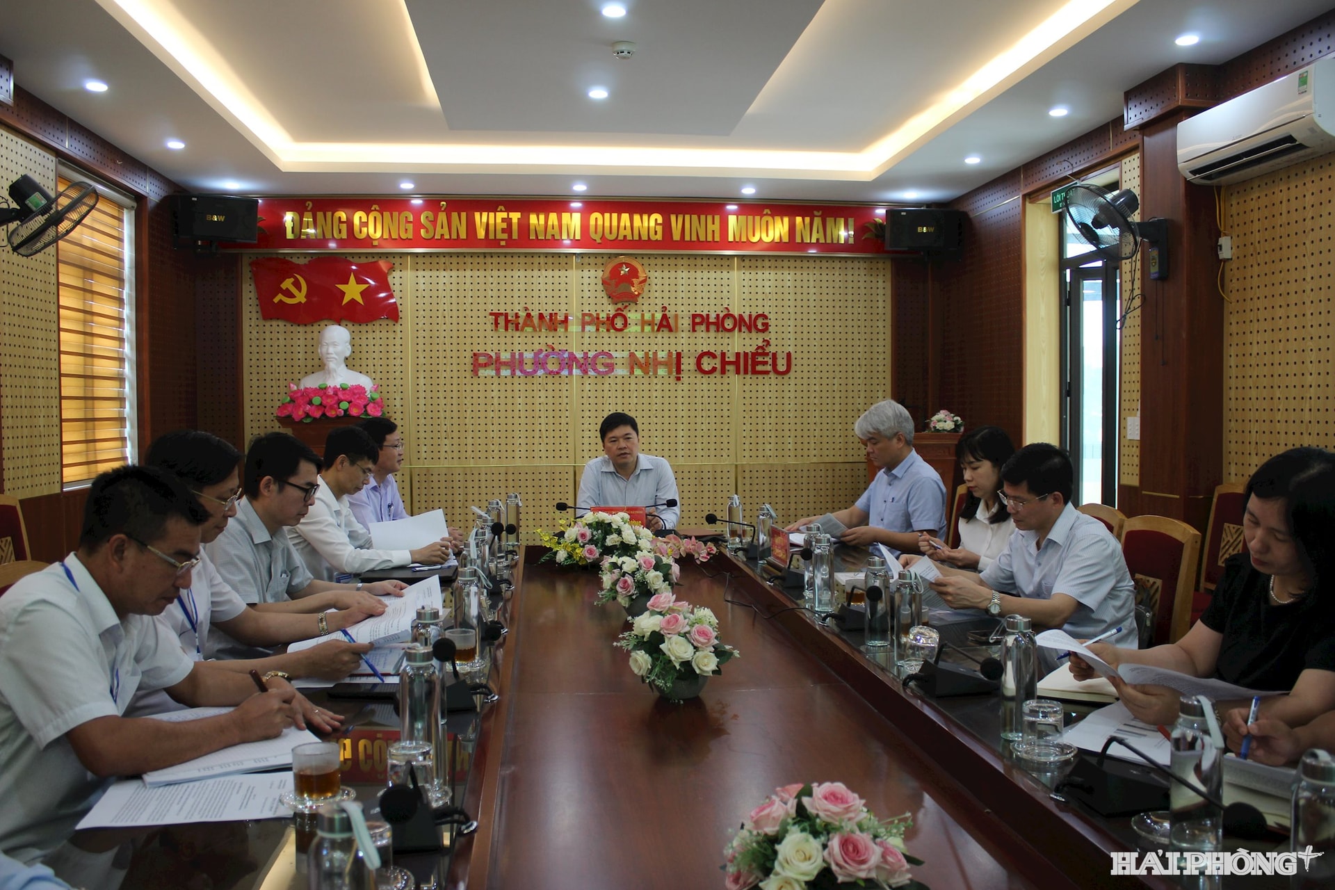 nhi-chieu.jpg