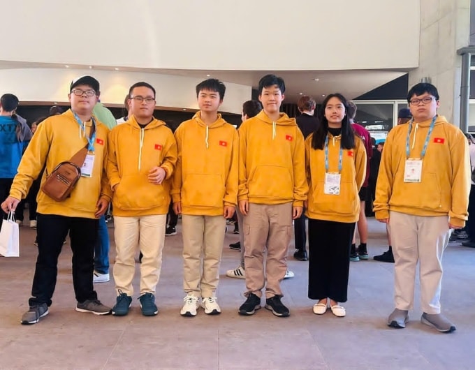 6 học sinh đội tuyển Việt Nam tại IMO 2025, Australia. Ảnh: MOET