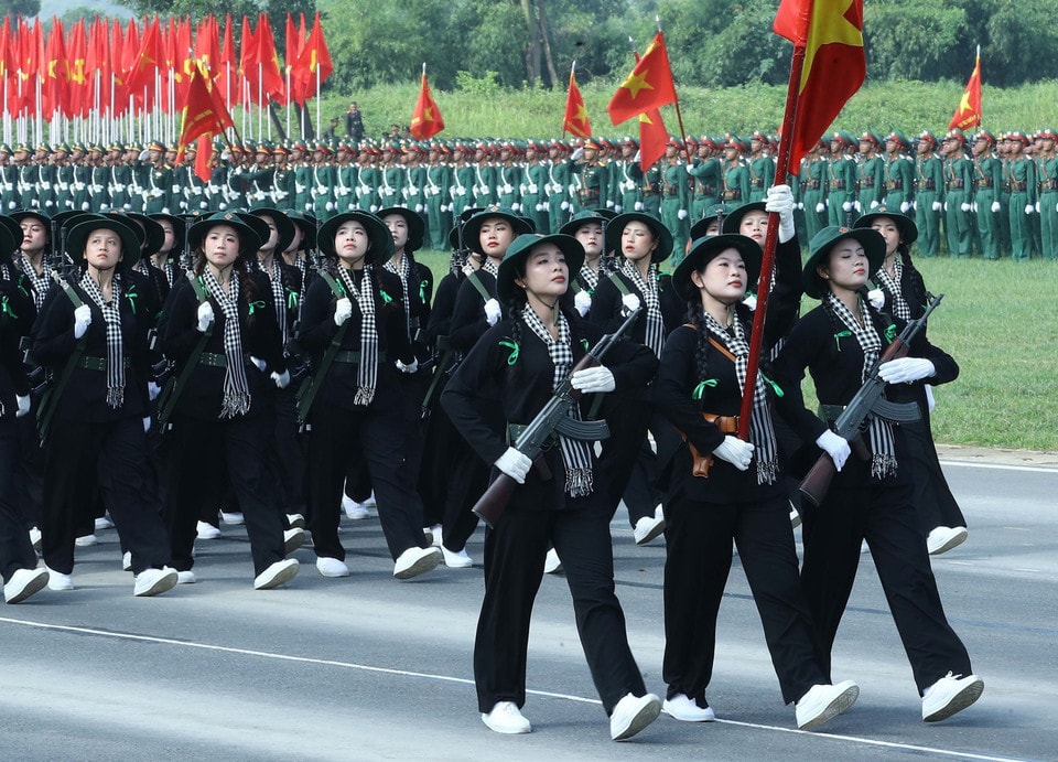 Female southern guerilla unit rehearses for the parade. (Photo: VNA)