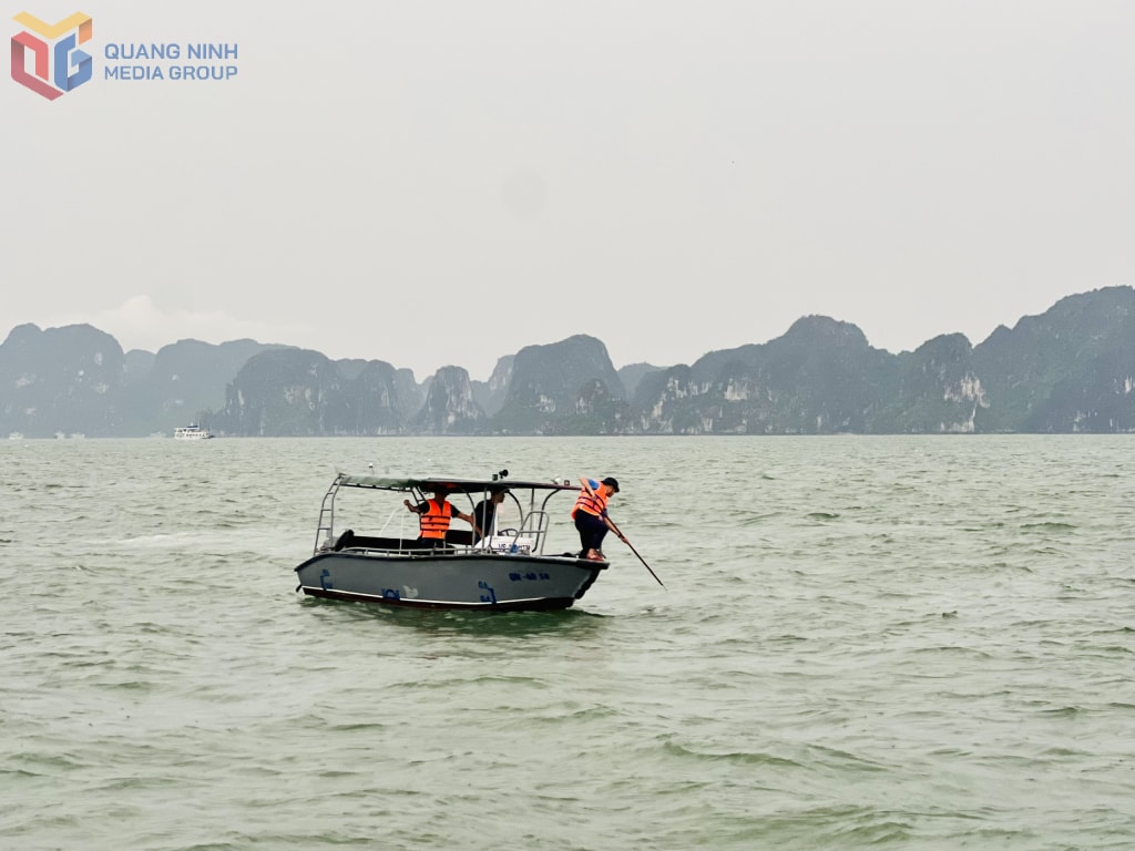 Lực lượng chức năng tỉnh Quảng Ninh tìm kiếm cứu nạn.