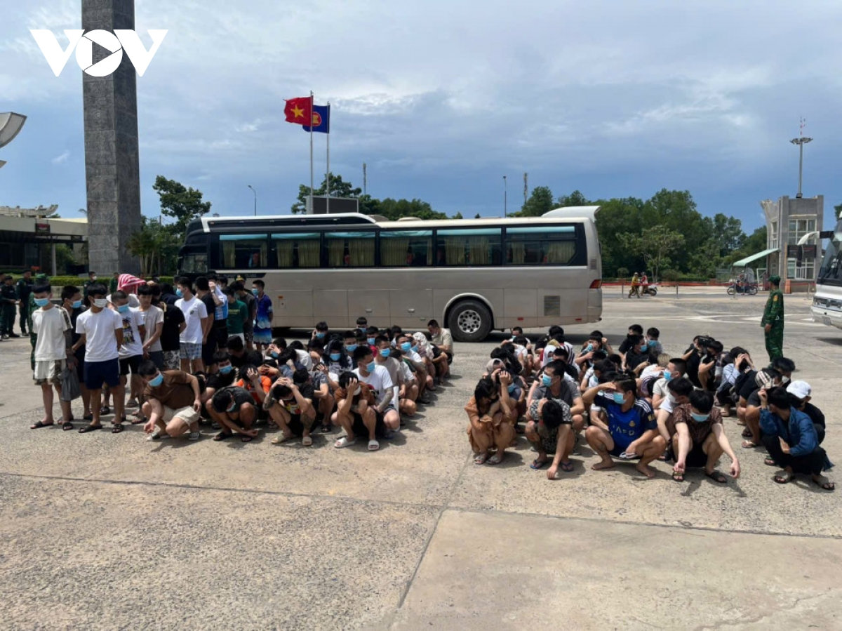 161 người việt tham tham gia lừa đảo trực tuyến bị trục xuất khỏi campuchia hình ảnh 1 161 nguoi viet tham tham gia lua dao truc tuyen bi truc xuat khoi campuchia hinh anh 1