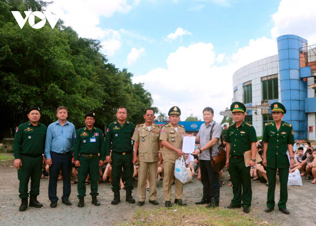 161 người việt tham tham gia lừa đảo trực tuyến bị trục xuất khỏi campuchia hình ảnh 2 161 nguoi viet tham tham gia lua dao truc tuyen bi truc xuat khoi campuchia hinh anh 2
