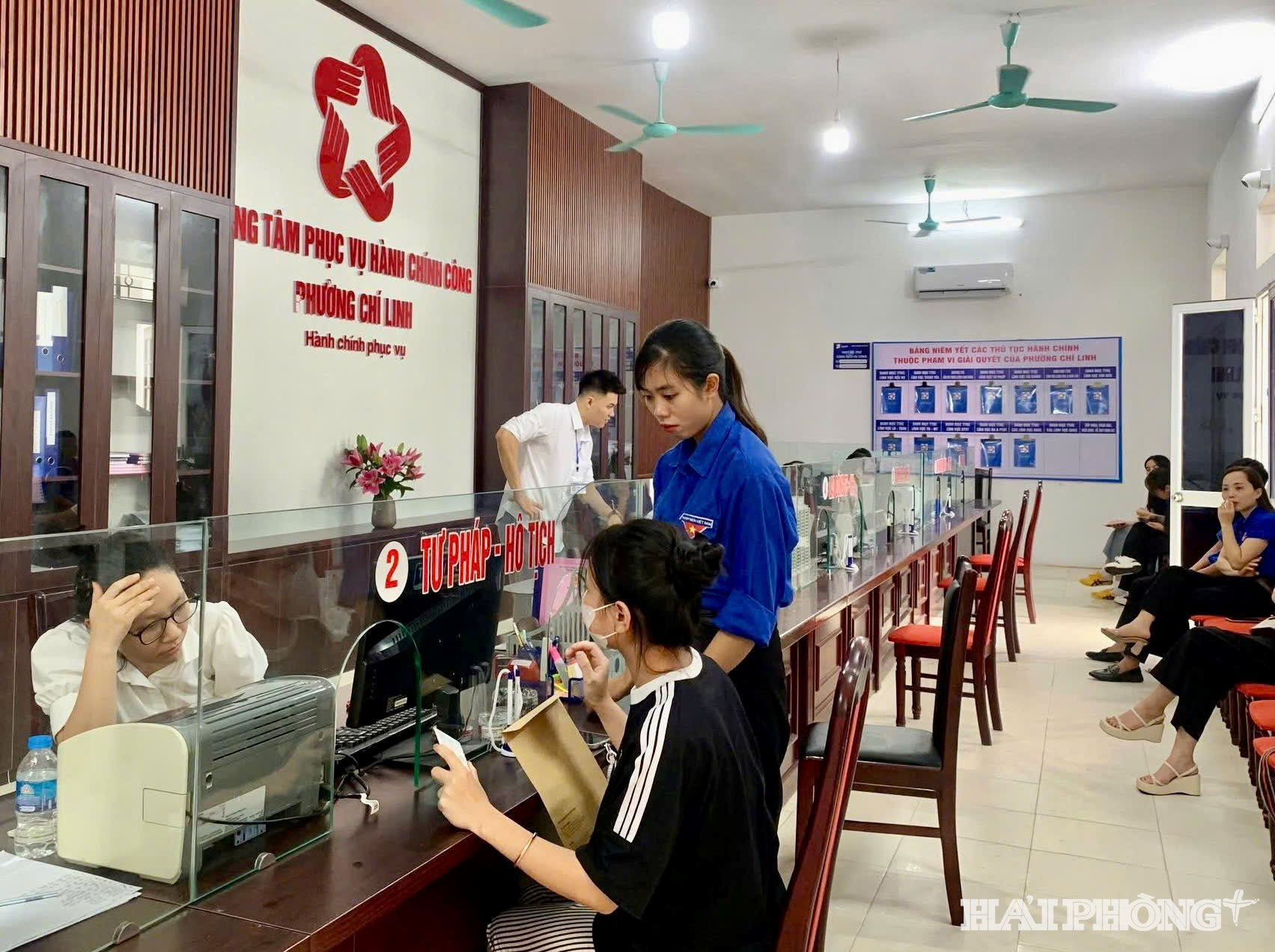 cong-chuc-1.jpg