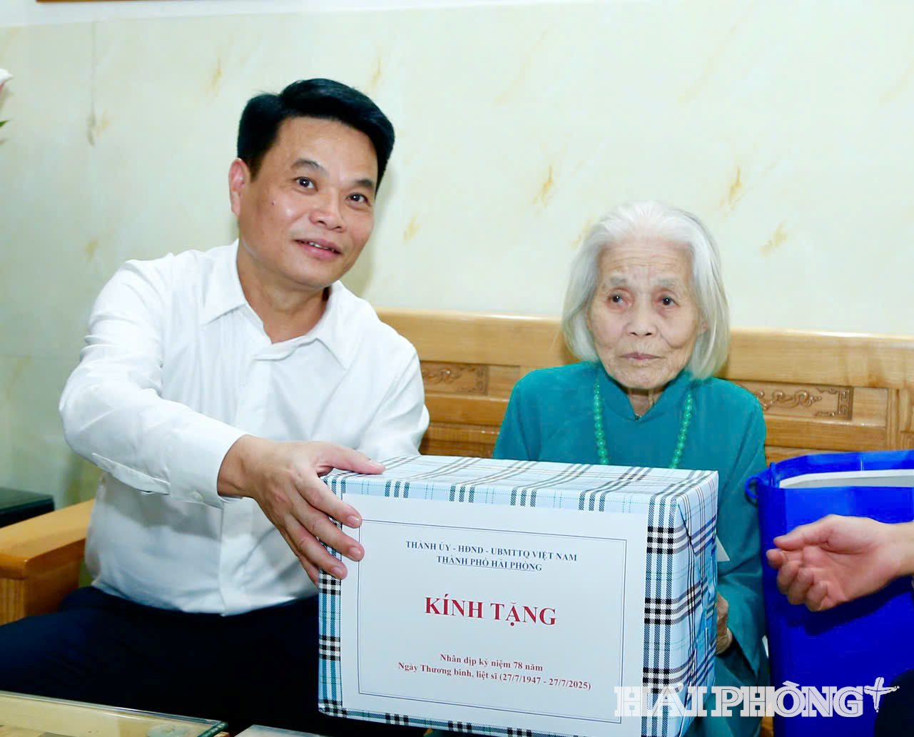me-viet-nam-anh-hung (1)