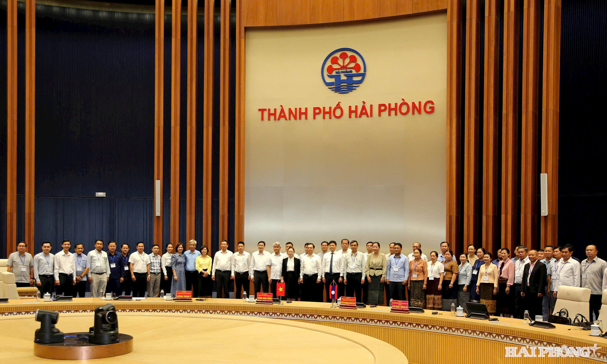 doan-can-bo-lao.jpg