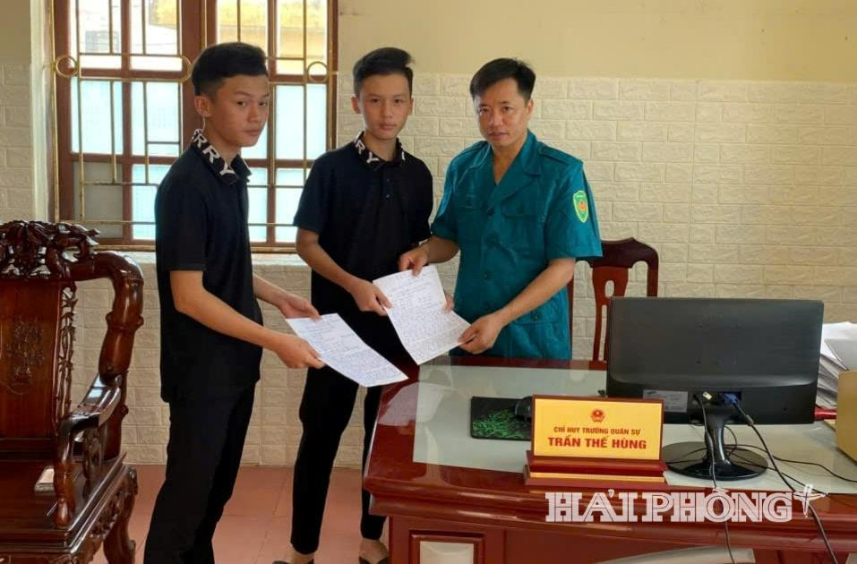 hai-anh-em-tinh-nguyen-nhap-ngu(1).jpg