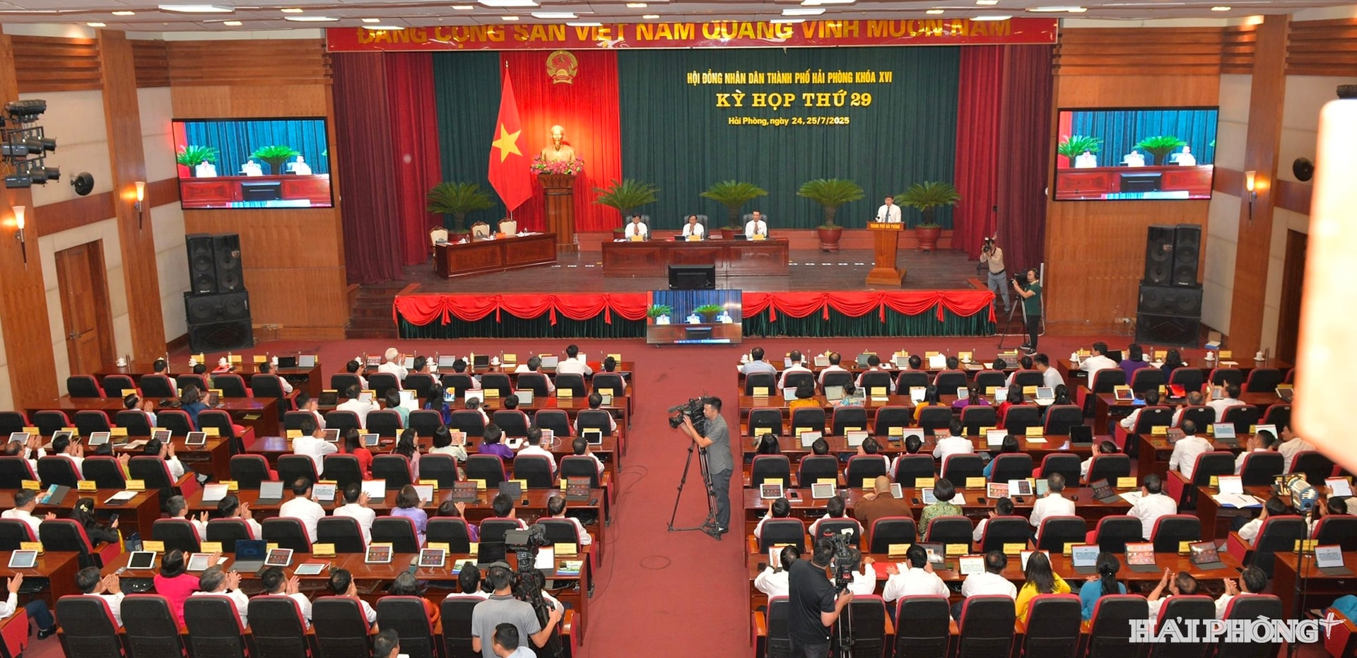 Quang cảnh kỳ họp. Ảnh: DUY THÍNH