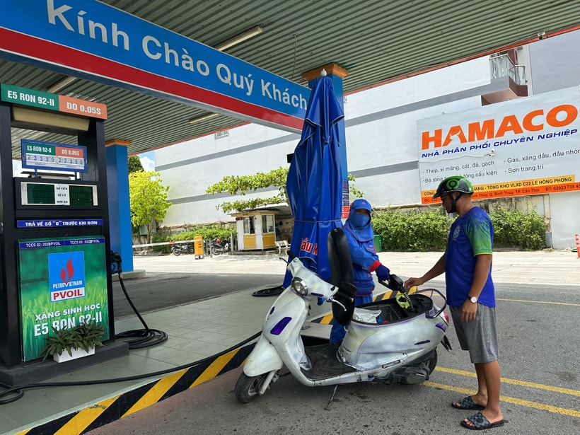 Một điểm bán xăng sinh học của PVOIL. (Ảnh: TTXVN)