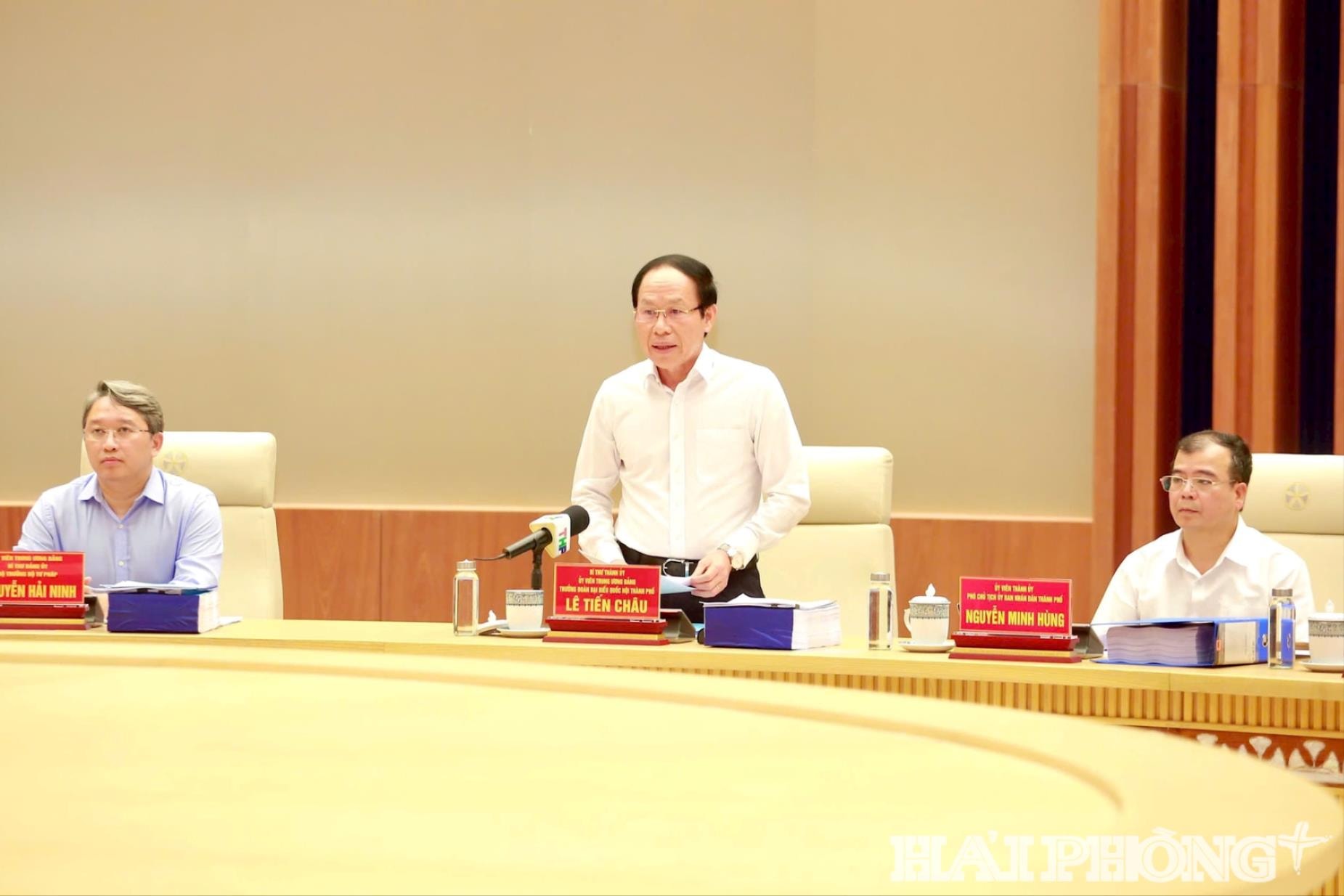 bi-thu-le-tien-chau-833dbd300f01072a1a0eab9d7e180ff2(1).jpg