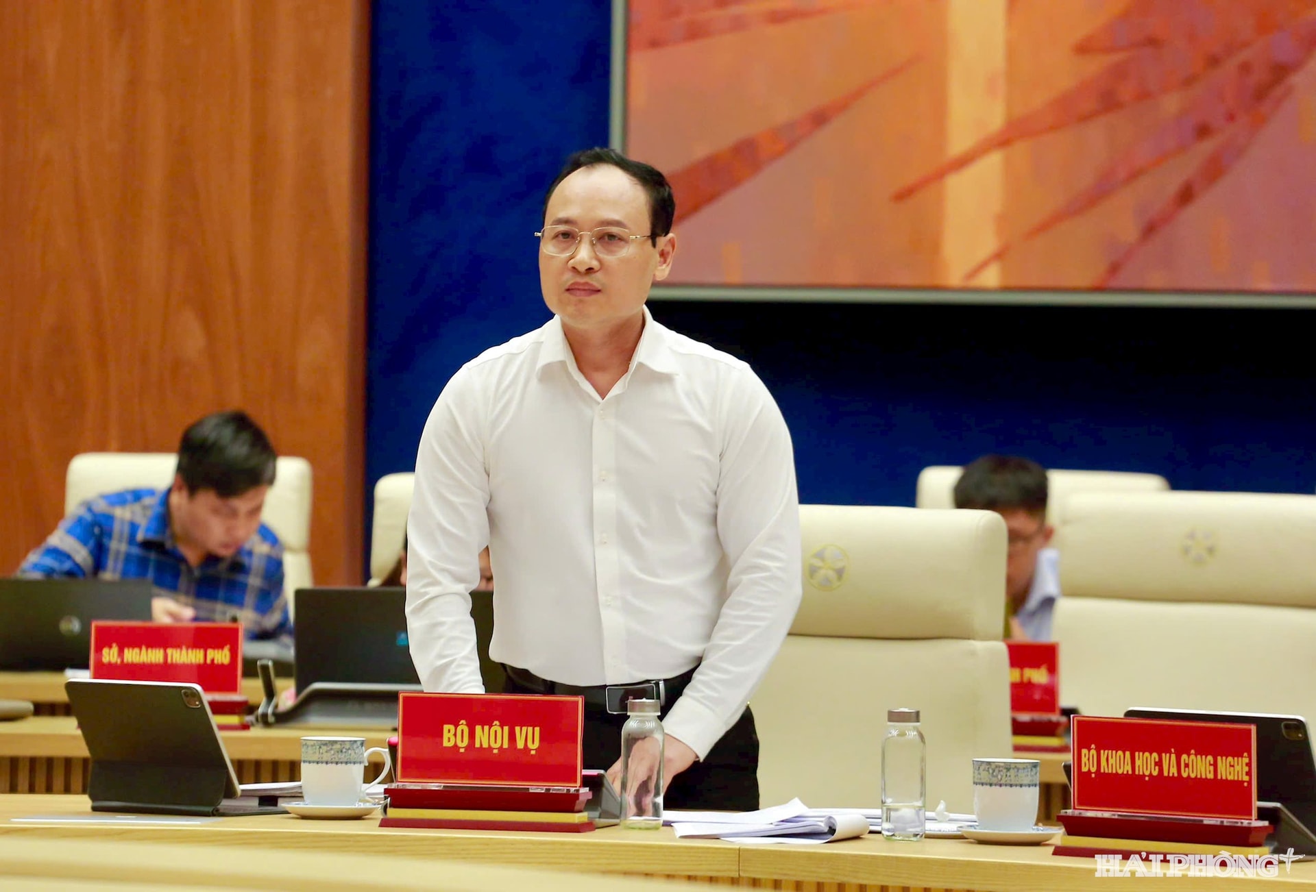 Đại diện Bộ Nội vụ phát biểu ý kiến