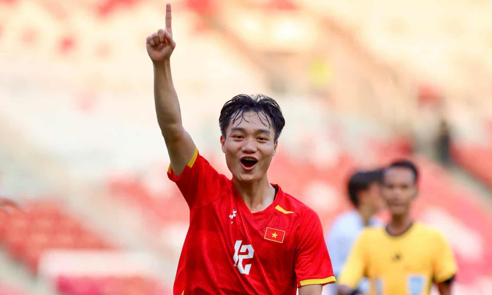 Xuân Bắc ghi bàn quyết định đưa U23 Việt Nam vào chung kết.