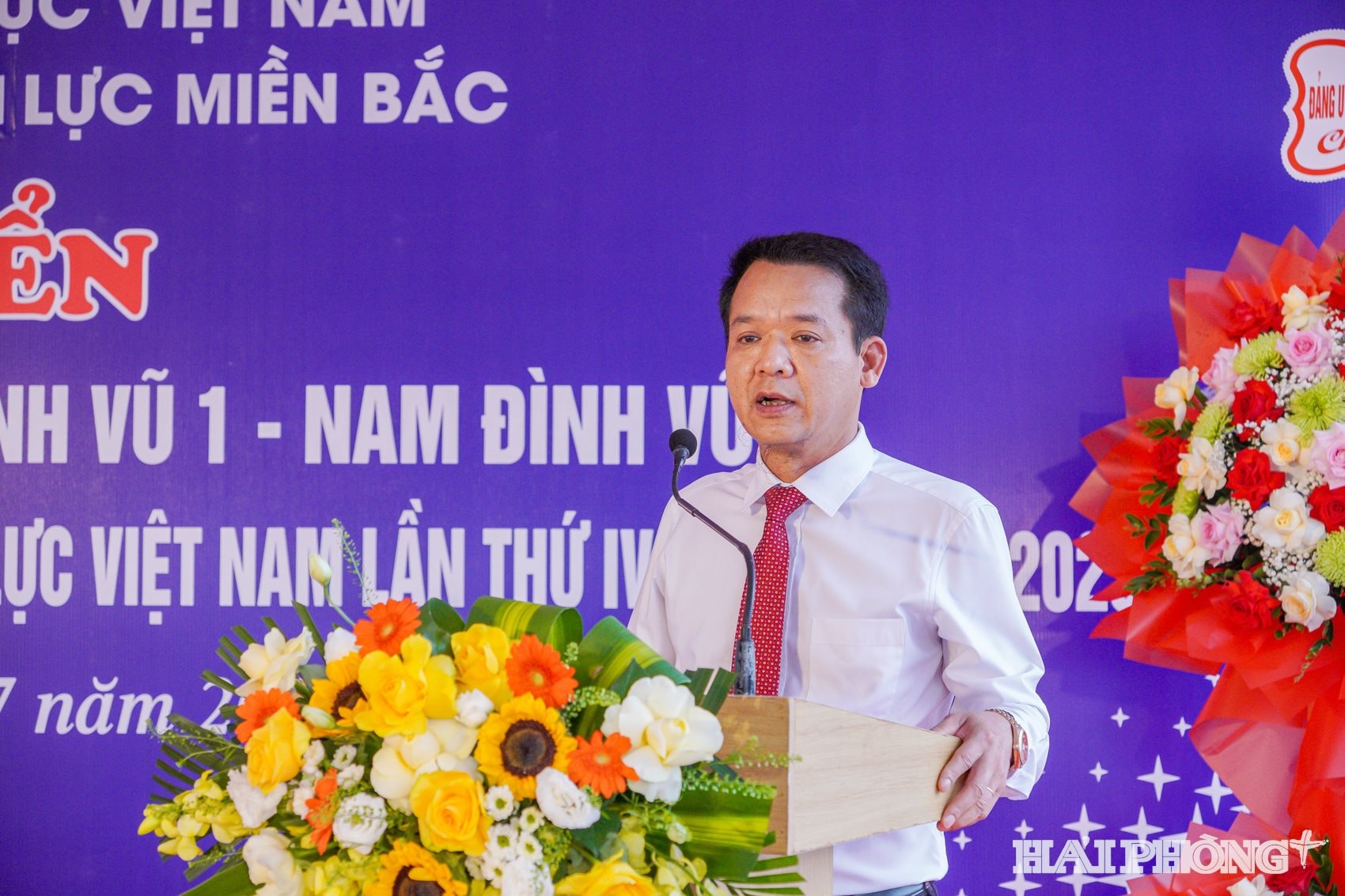 Đồng chí Nguyễn Hữu Hưởng, Bí thư Đảng uỷ, Giám đốc Công ty Điện lực Hải Phòng phát biểu tại sự kiện
