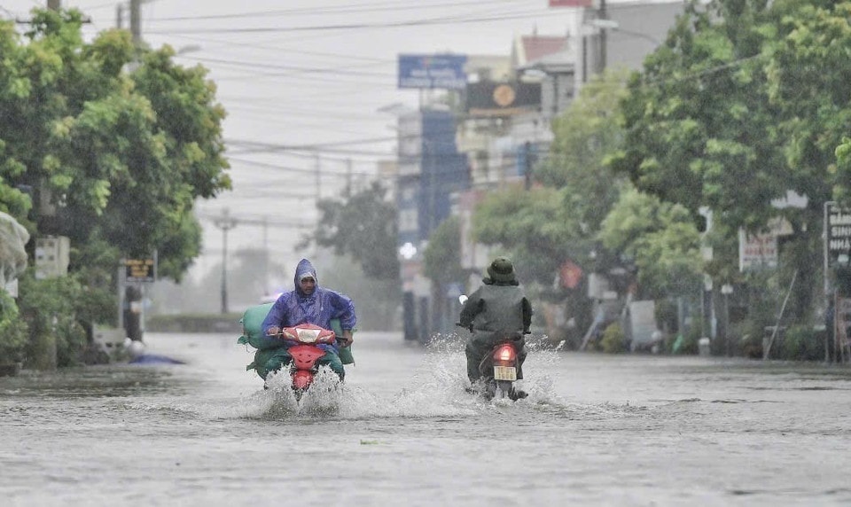 Several roads in Hai Hau commune (Ninh Binh province) experienced localised flooding. (Photo: VNA)