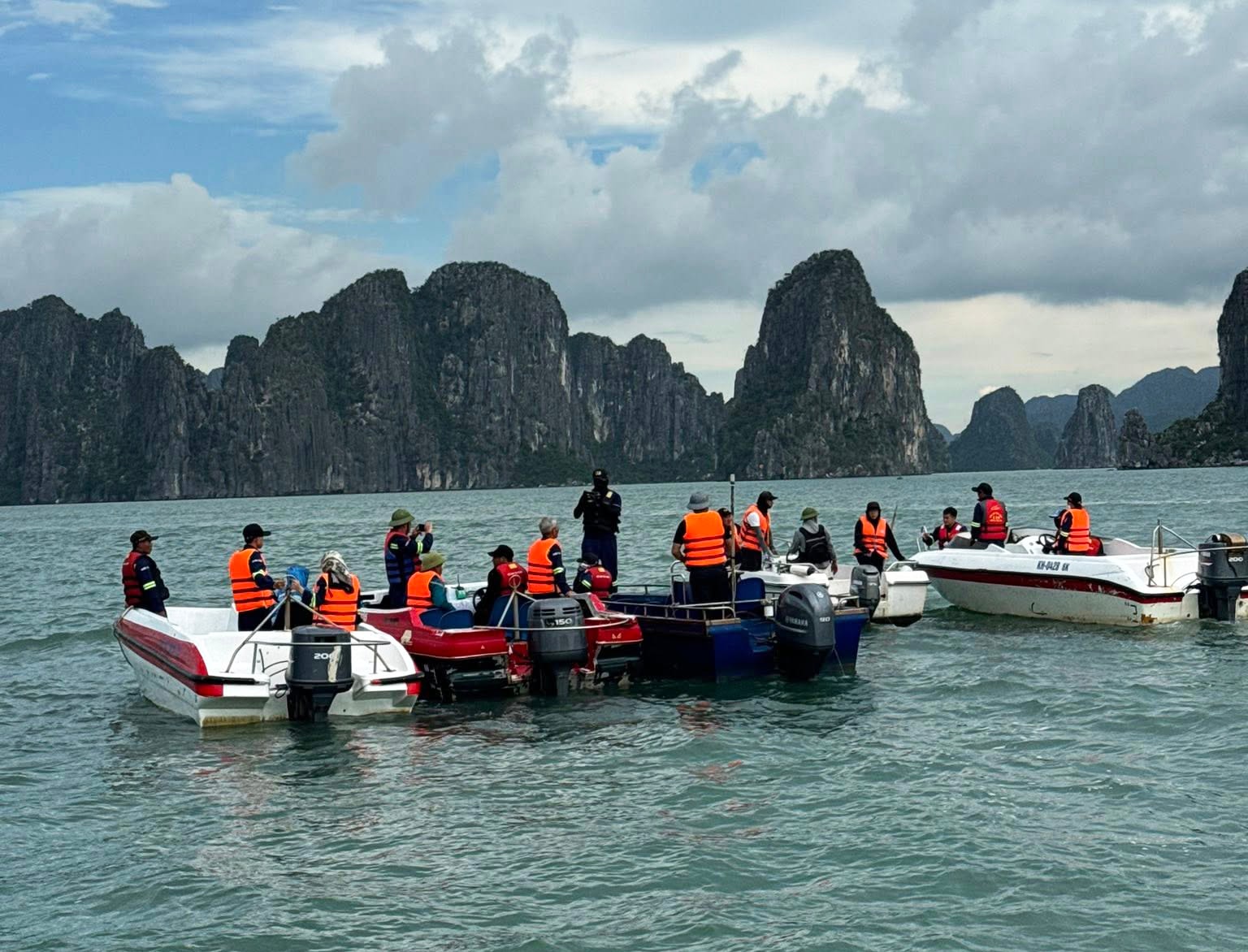 Chiều 26/7, lực lượng tìm kiếm đã phát hiện thi thể nghi là nam nạn nhân cuối cùng đang mất tích trong vụ lật tàu Vịnh Xanh 58.