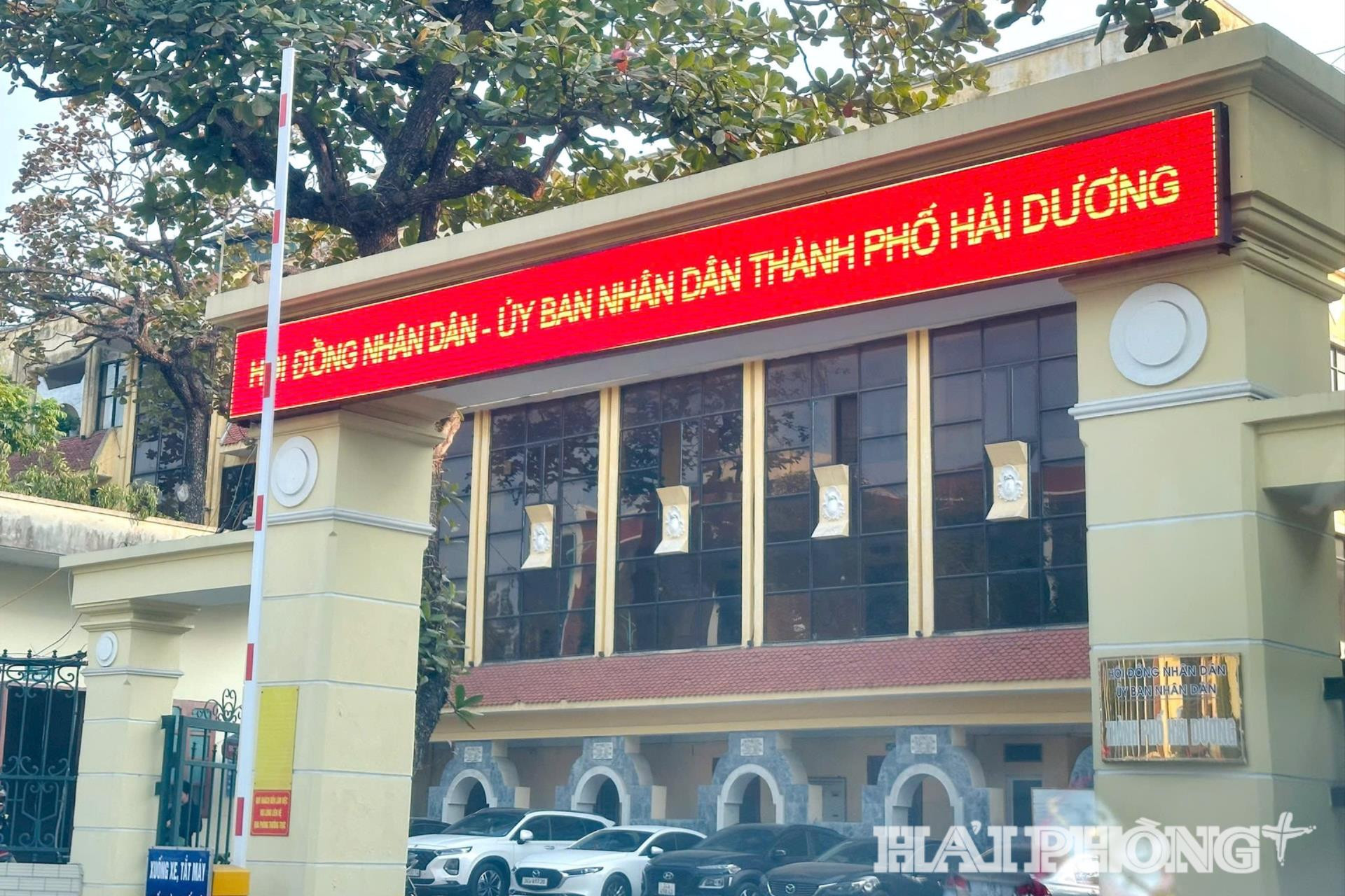 ubnd-cap-huyen.jpg