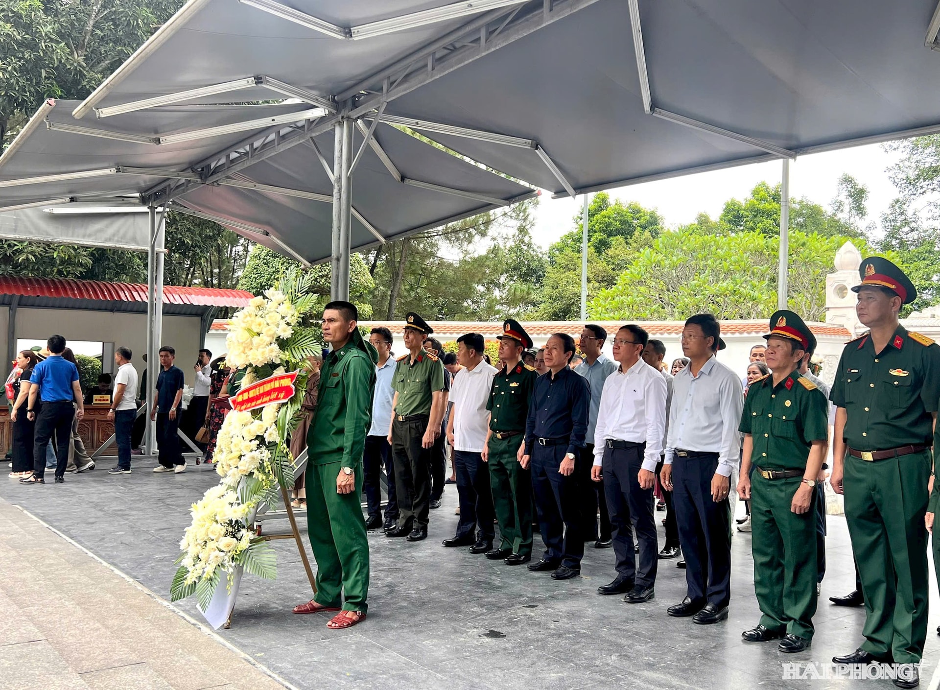 Đoàn công tác của thành phố Hải Phòng do đồng chí Lê Tiến Châu, Ủy viên Trung ương Đảng, Bí thư Thành uỷ, Trưởng Đoàn đại biểu Quốc hội thành phố Hải Phòng làm trưởng đoàn đến dâng hương tại Khu di tích lịch sử cấp quốc gia đặc biệt Ngã a Đồng Lộc thuộc tỉnh Hà Tĩnh