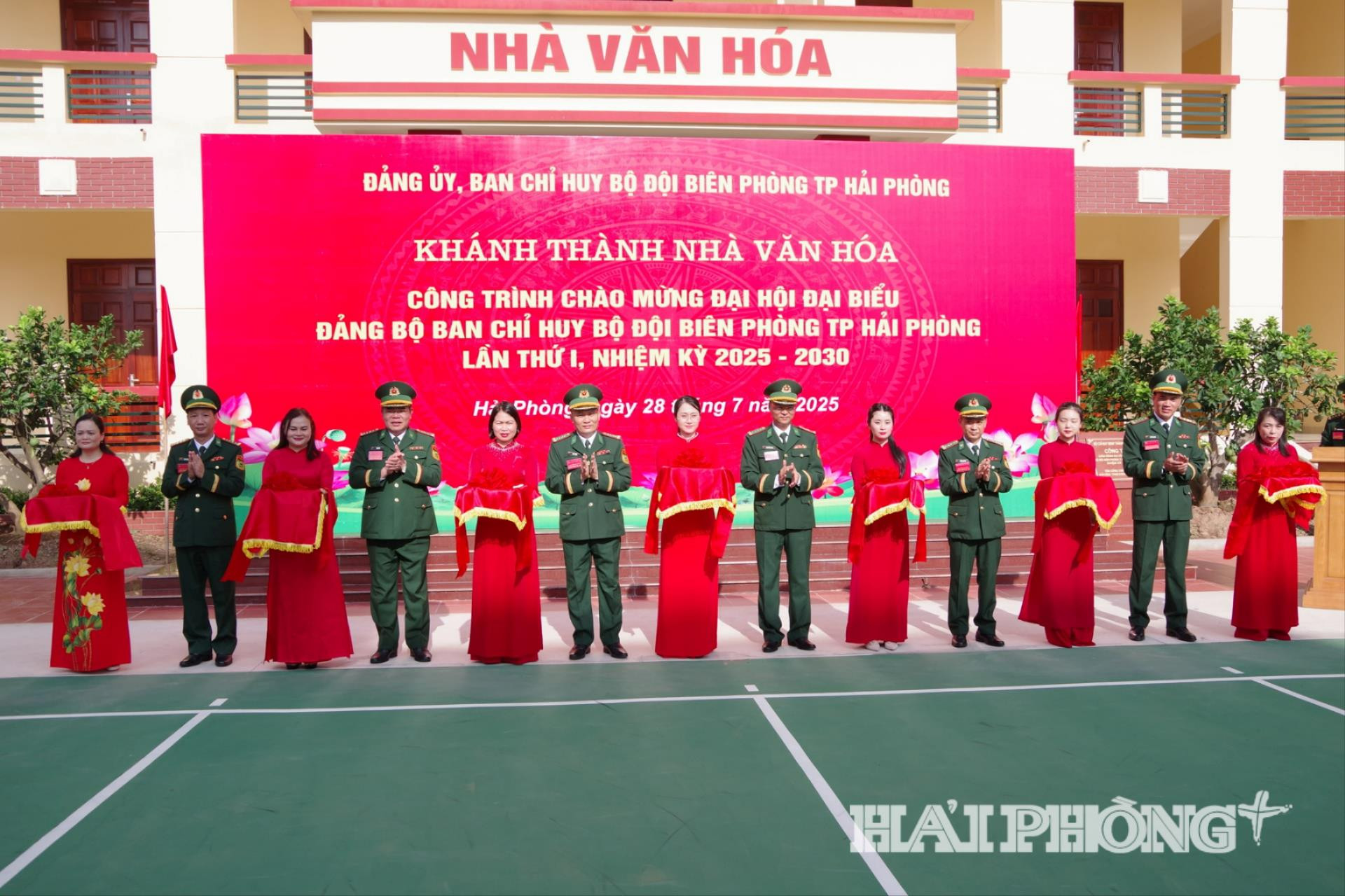 anh-1-thu-truong-ban-chi-huy-bdbp-thanh-pho-hai-phong-cat-bang-khanh-thanh-nha-van-hoa(1).jpg