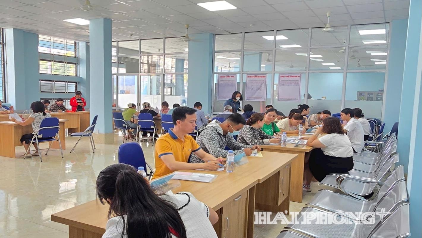 Khoảng 400 lao động có mặt tại trung tâm, tìm hiểu thông tin tuyển dụng