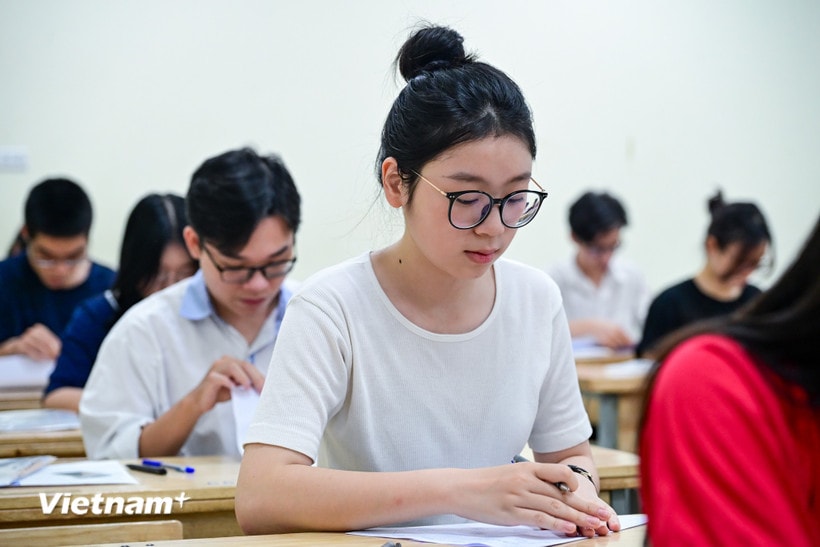 Thí sinh dự thi Tốt nghiệp Trung học phổ thông. (Ảnh: Minh Sơn/Vietnam+)