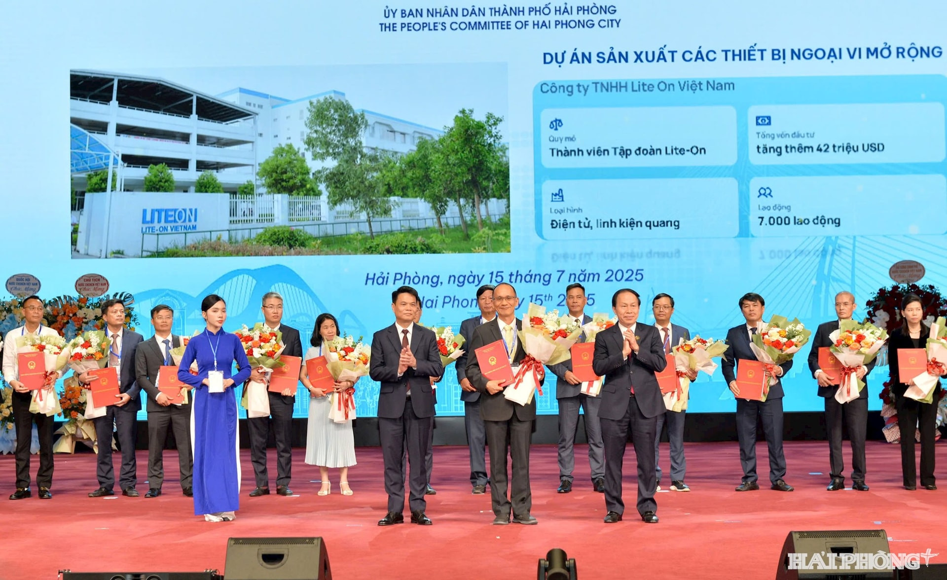 trao-giay-chung-nhan-dau-tu.jpg