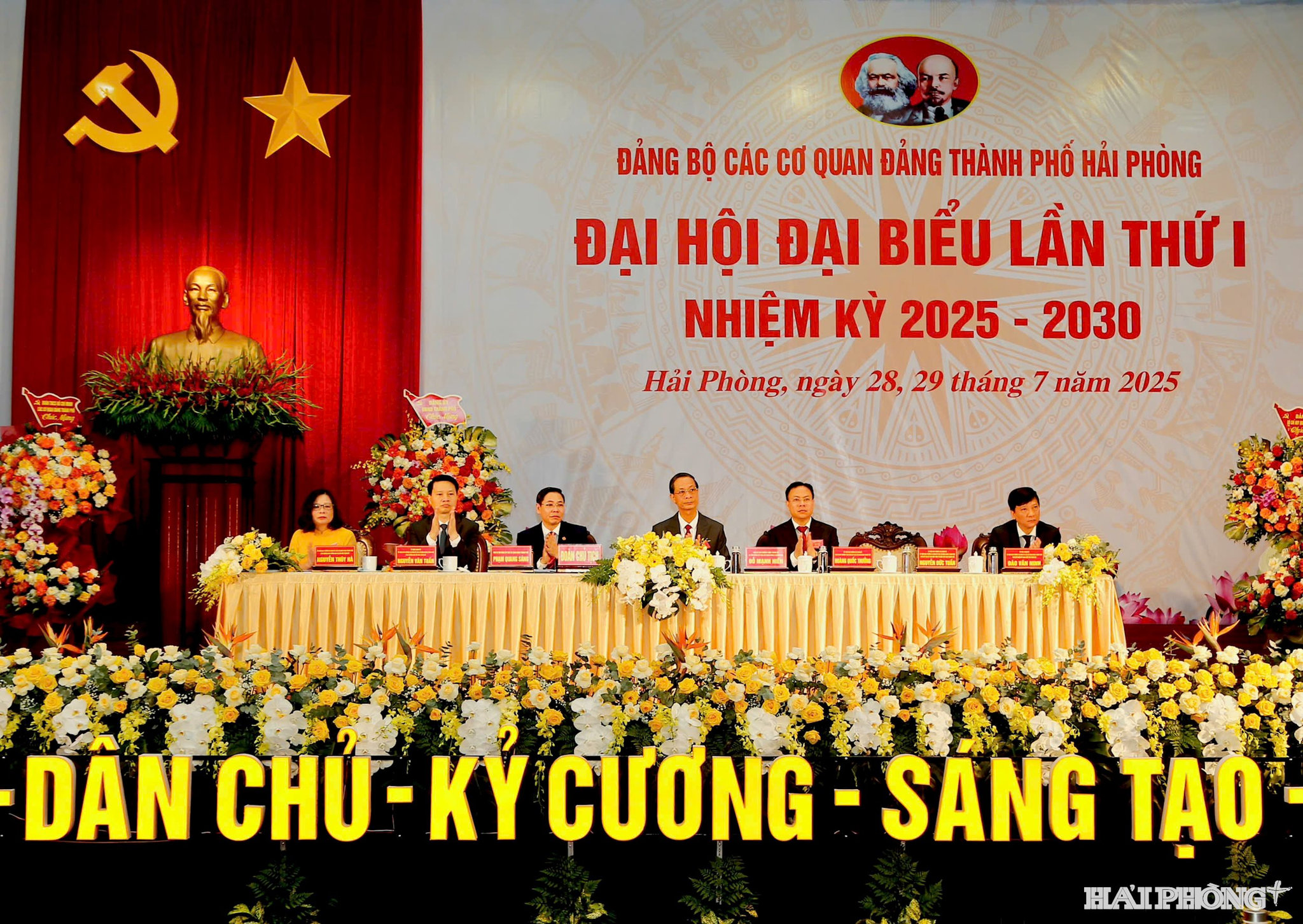 doan-chu-tich.jpg