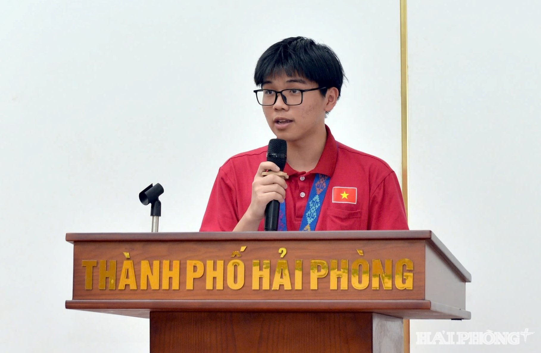Em Nguyễn Hữu Thành phát biểu tại lễ trao thưởng