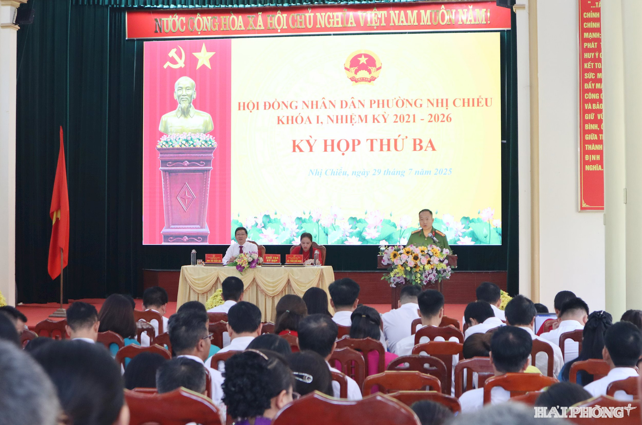 nhi-chieu-1.jpg