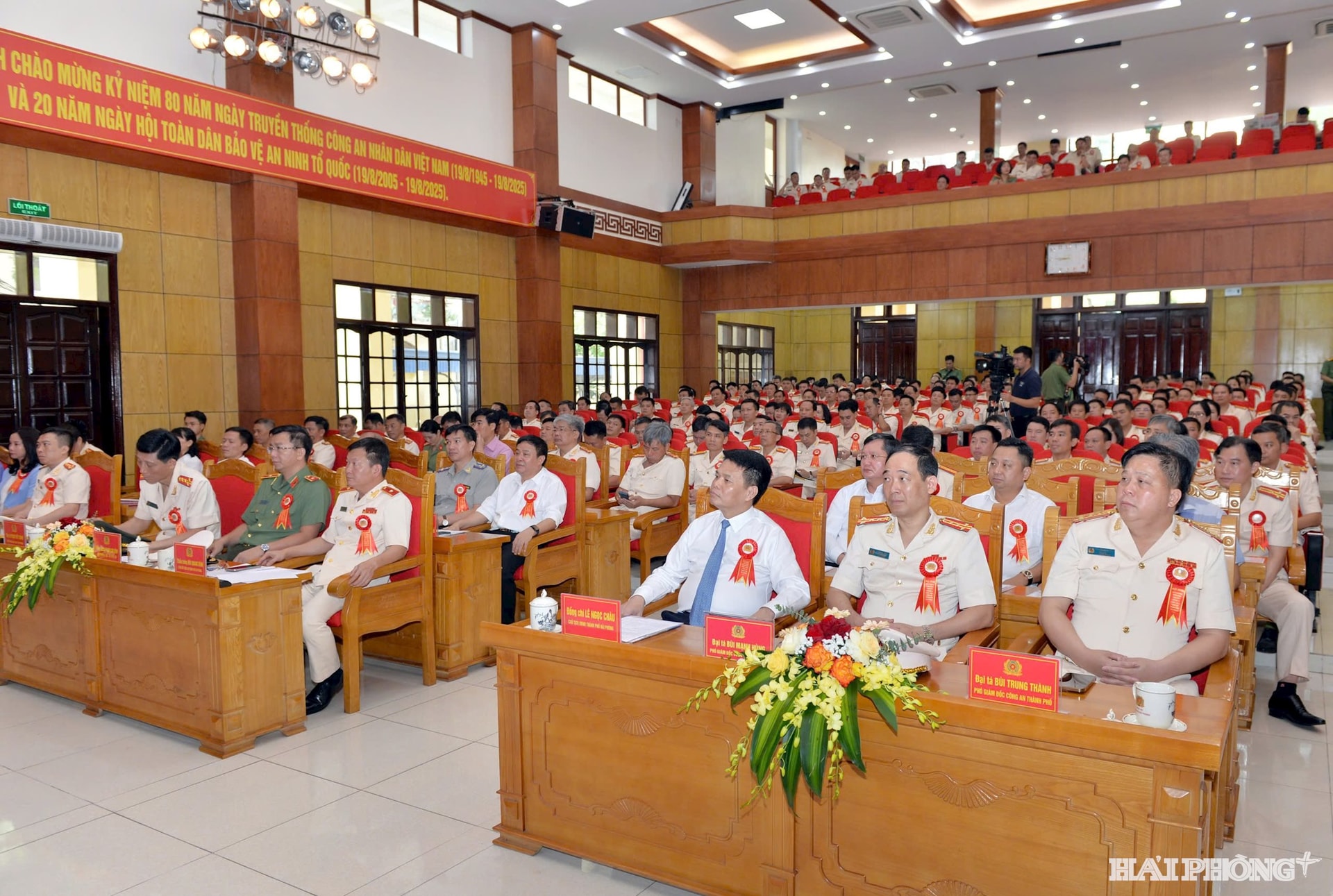 dai-bieu.jpg