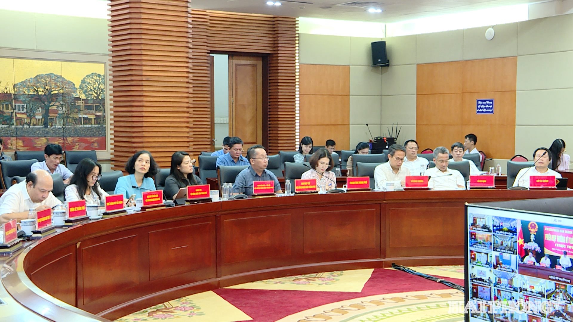 Các đại biểu dự phiên họp trực tiếp