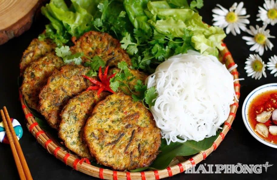 Món chả rươi là một trong nhiều đặc sản được bổ sung trên bản đồ ẩm thực Hải Phòng từ khi sáp nhập