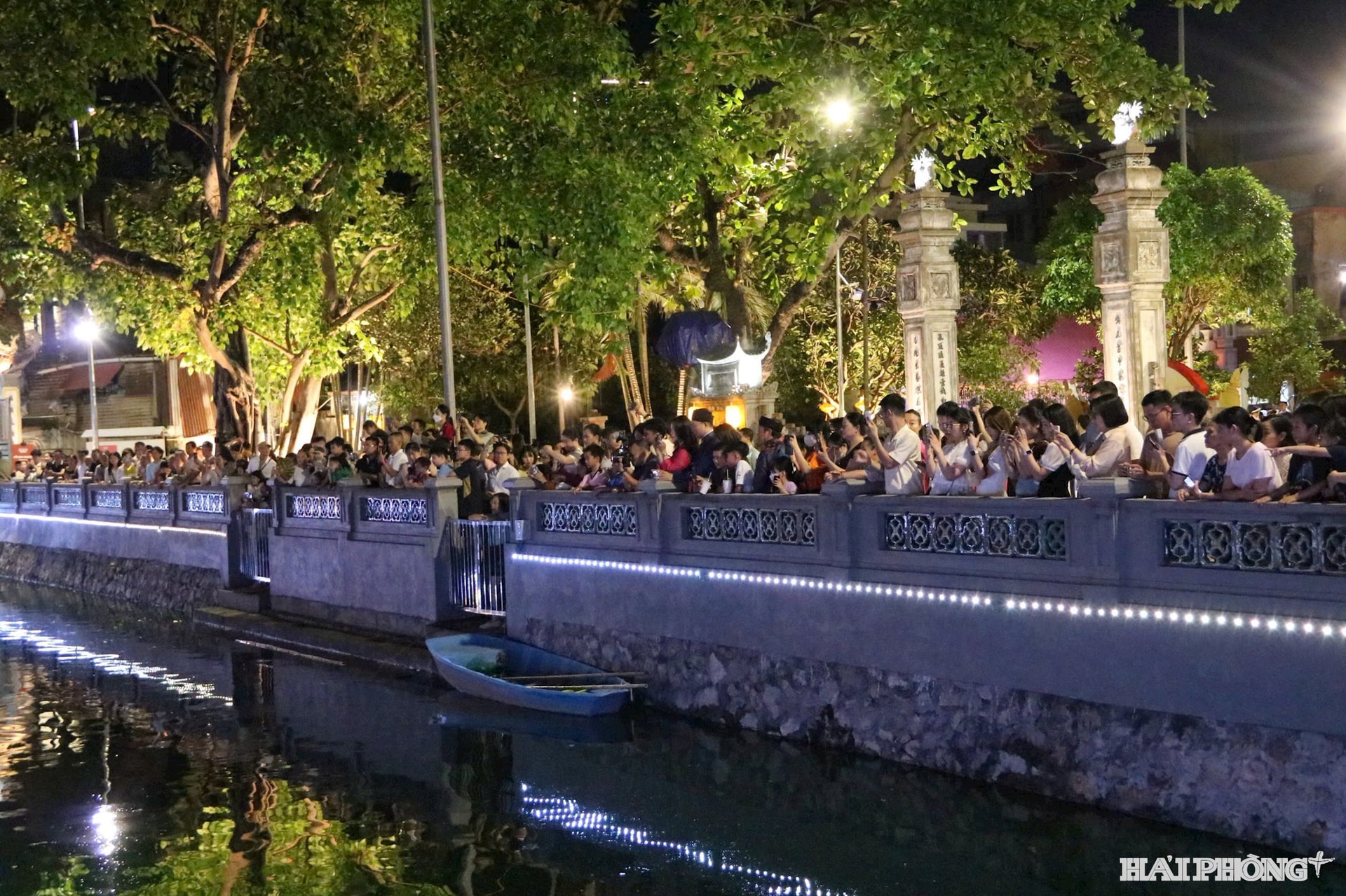 Từ khi ra mắt đến nay, tour đêm Hàng Kênh thu hút đông đảo nhân dân và du khách trải nghiệm