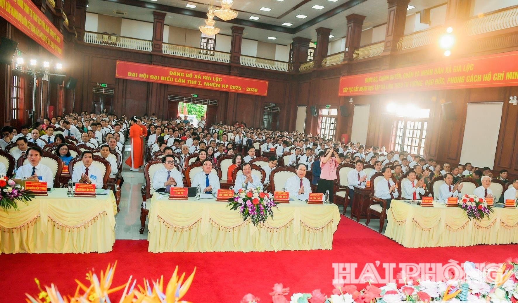 Các đồng chí lãnh đạo và đại biểu dự Đại hội