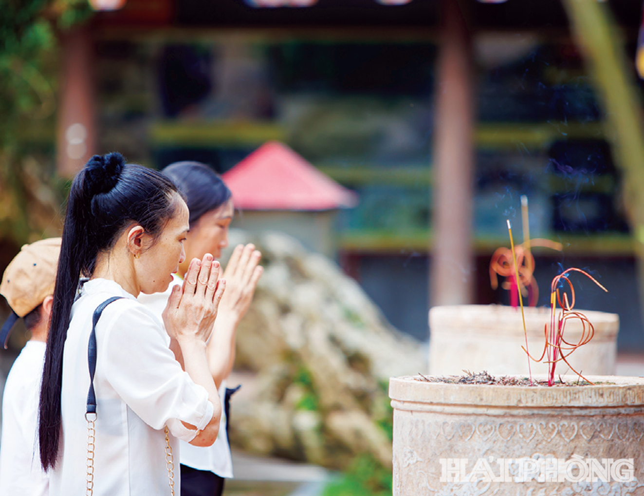 Chùa Côn Sơn là địa điểm được nhiều người dân đến tham quan, lễ bái