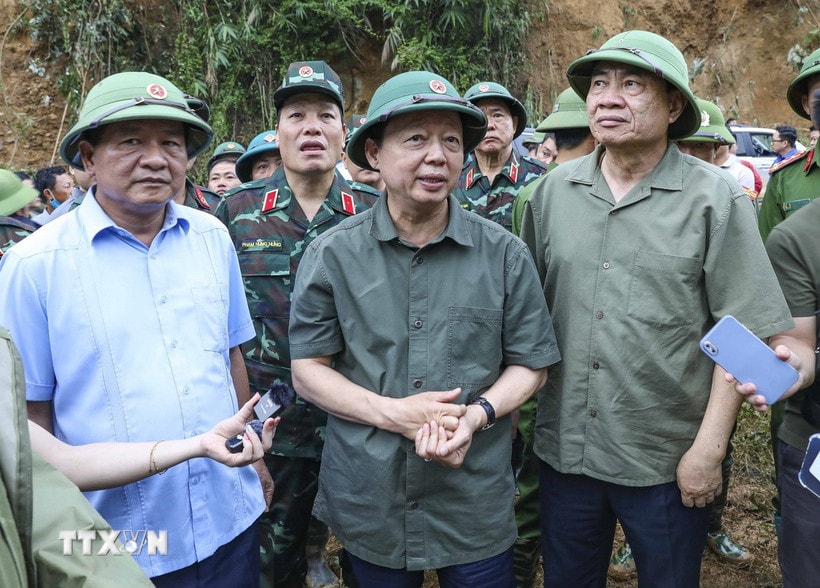 Phó Thủ tướng Trần Hồng Hà trực tiếp chỉ đạo khắc phục hậu quả thiên tai ở Điện Biên. (Ảnh: Xuân Tư/TTXVN)