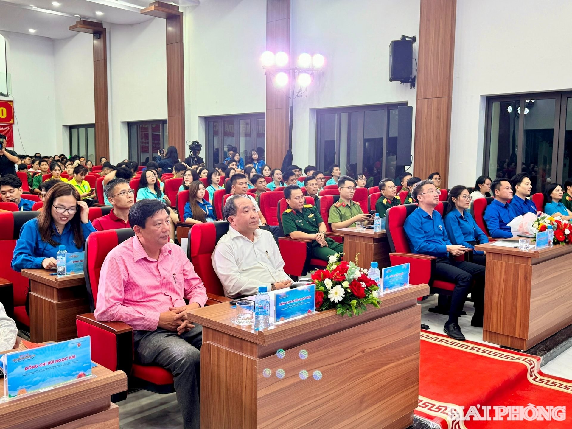 Đồng chí Nguyễn Quang Phúc, Ủy viên Ban Thường vụ, Trưởng Ban Tuyên giáo và Dân vận Thành ủy Hải Phòng và các đại biểu dự tổng kết hội trại