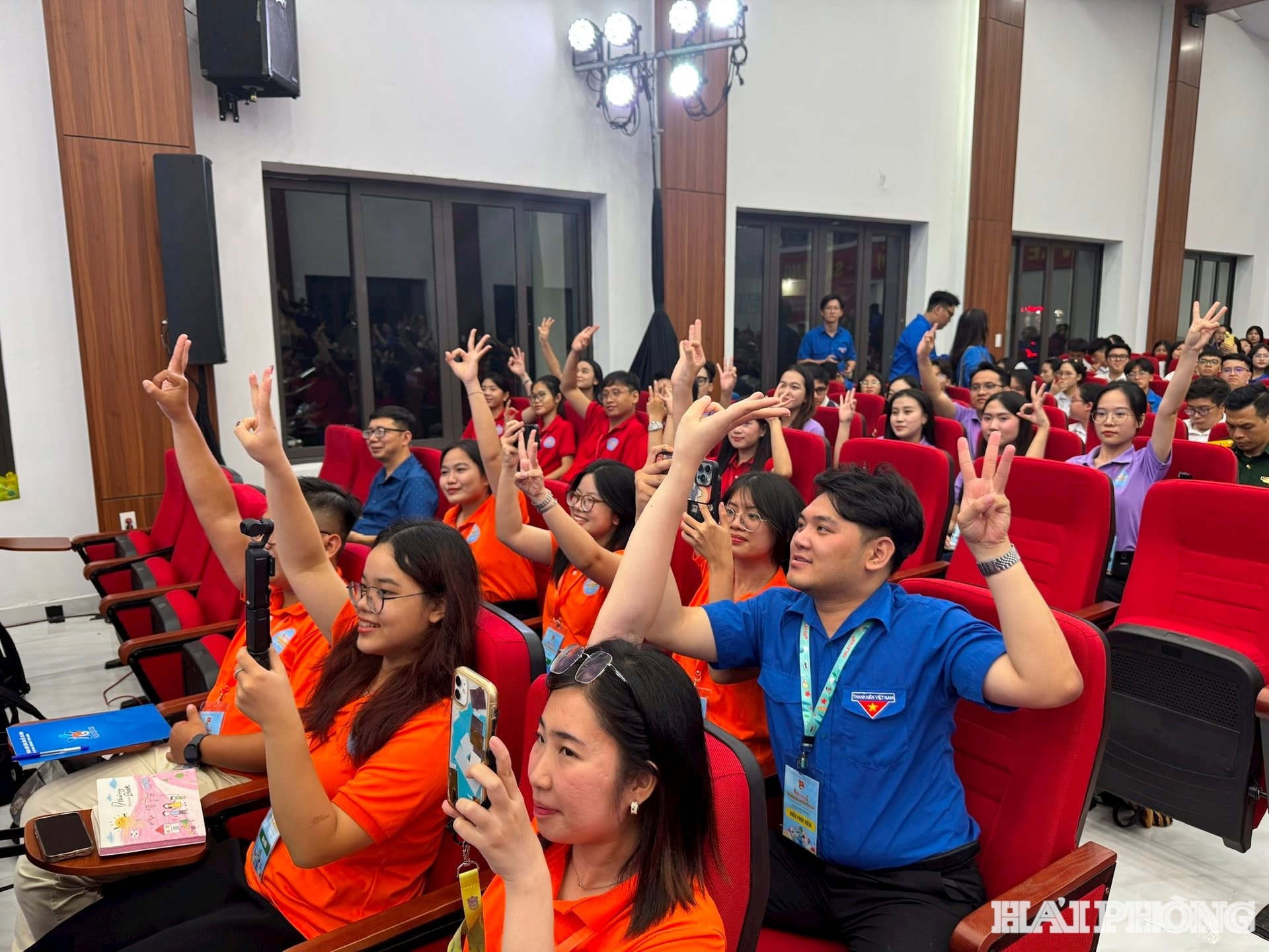Đông đảo sinh viên tham gia hội trại