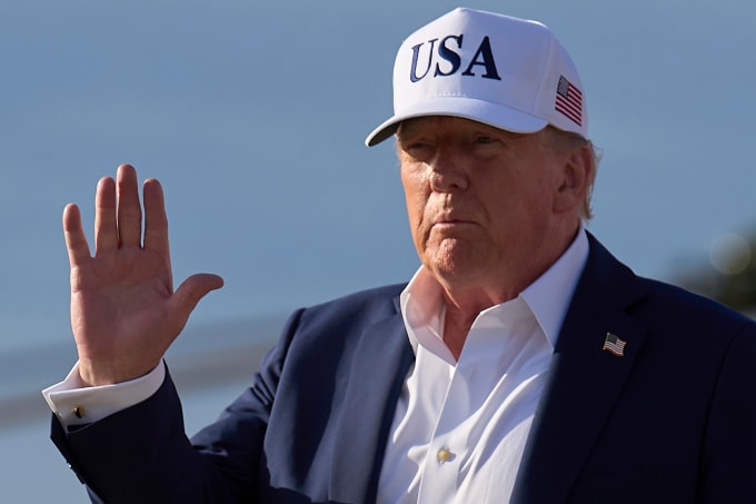 Tổng thống Donald Trump tại căn cứ liên hợp Andrews, Maryland, hôm 6/7. Ảnh: AP
