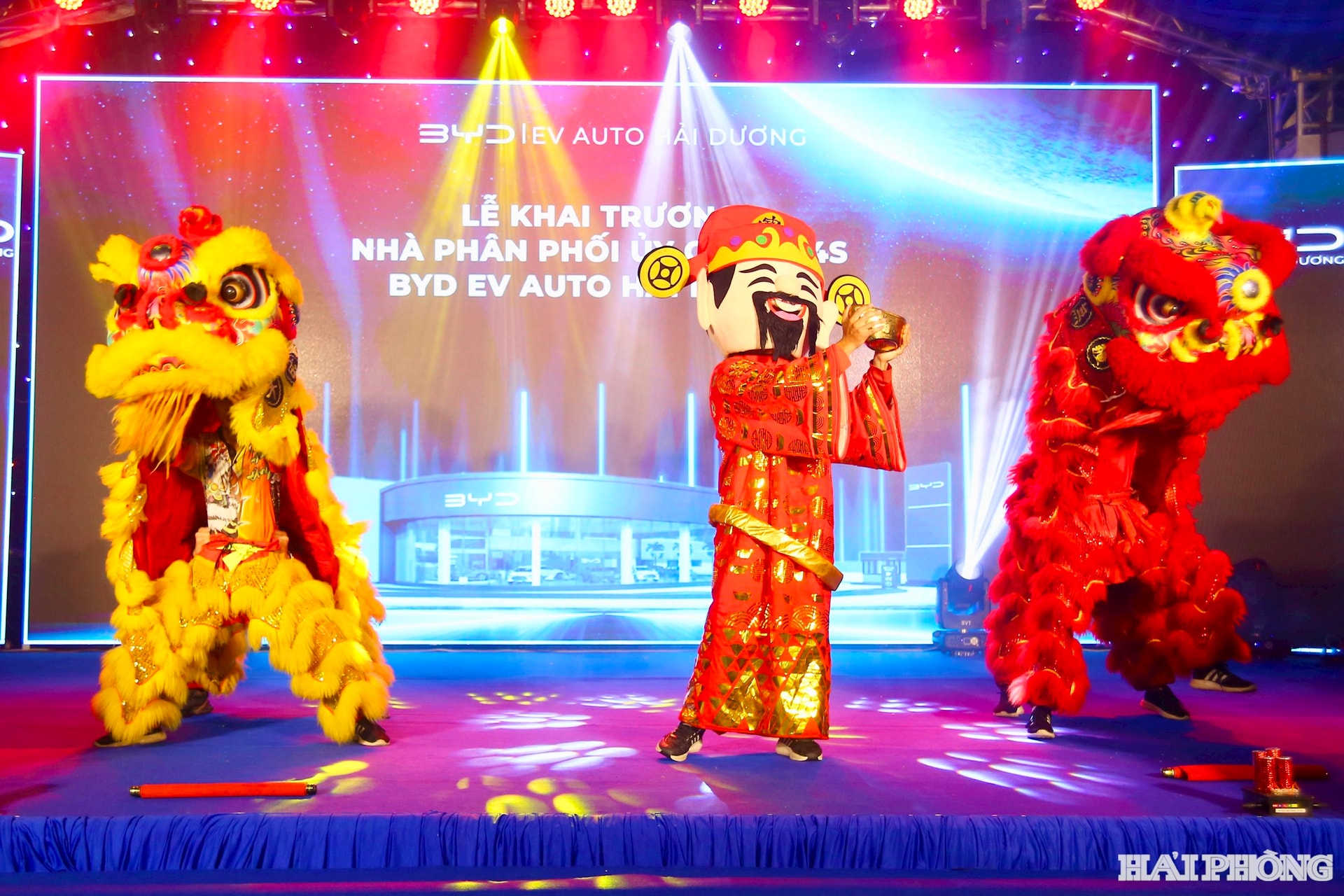 Tiết mục múa lân sư tại lễ khai tr