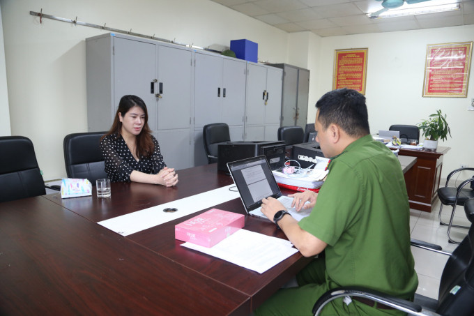 Thiên Lý tại cơ quan công an. Ảnh: Công an cung cấp