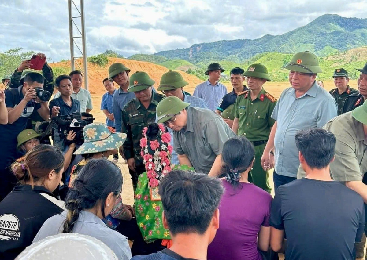 thủ tướng kiểm tra, chỉ đạo công tác khắc phục hậu quả mưa lũ ở Điện biên hình ảnh 2 thu tuong kiem tra, chi dao cong tac khac phuc hau qua mua lu o Dien bien hinh anh 2