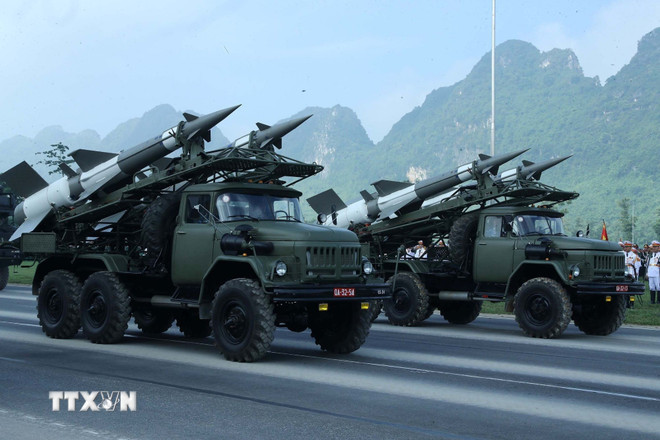 Các loại tên lửa phòng không tại lễ hợp luyện. (Ảnh: Trọng Đức/TTXVN) ttxvn-tang-thiet-giap-dieu-binh-dieu-hanh-ky-niem-80-nam-quoc-khanh-29-17-7.jpg