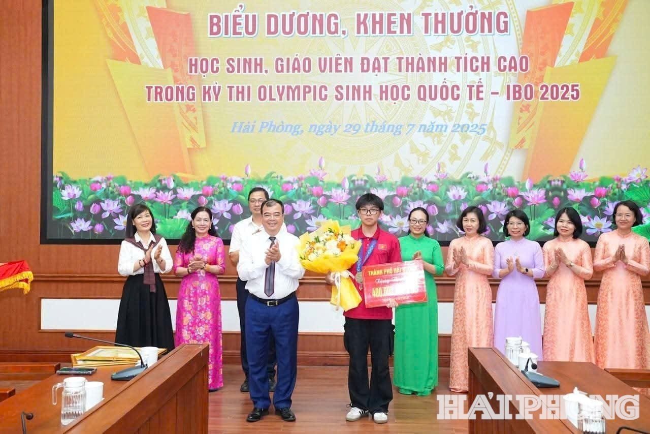 Lãnh đạo thành phố biểu dương, khen thưởng em Nguyễn Hữu Thành